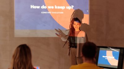 Teks Moderator Presentasi Mahasiswa