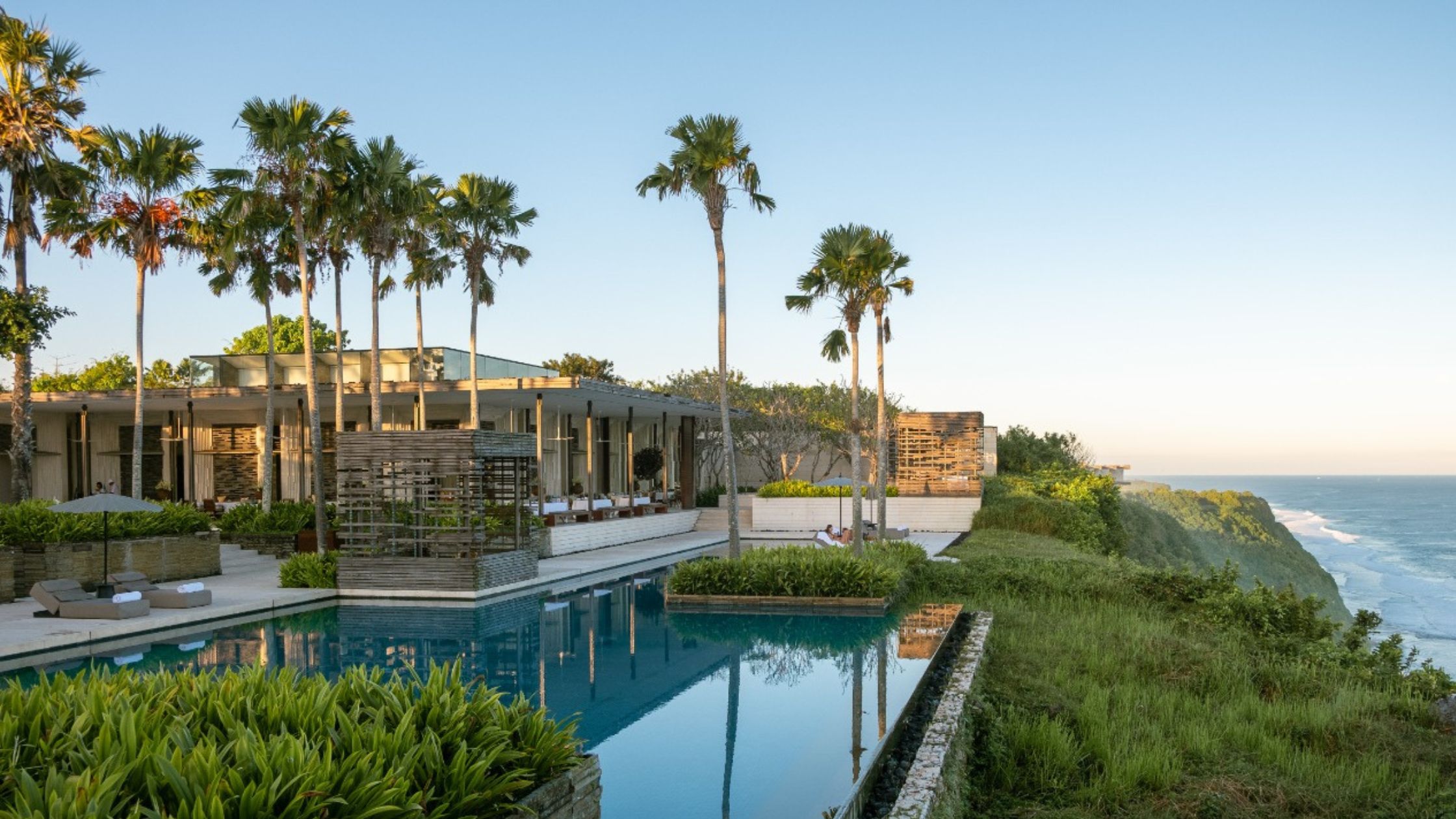 10 Hotel dengan Konsep Alam Terbaik untuk Liburan Nyaman