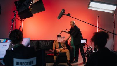 Film Komedi Terbaik 2025: Rekomendasi Terpopuler & Lucu