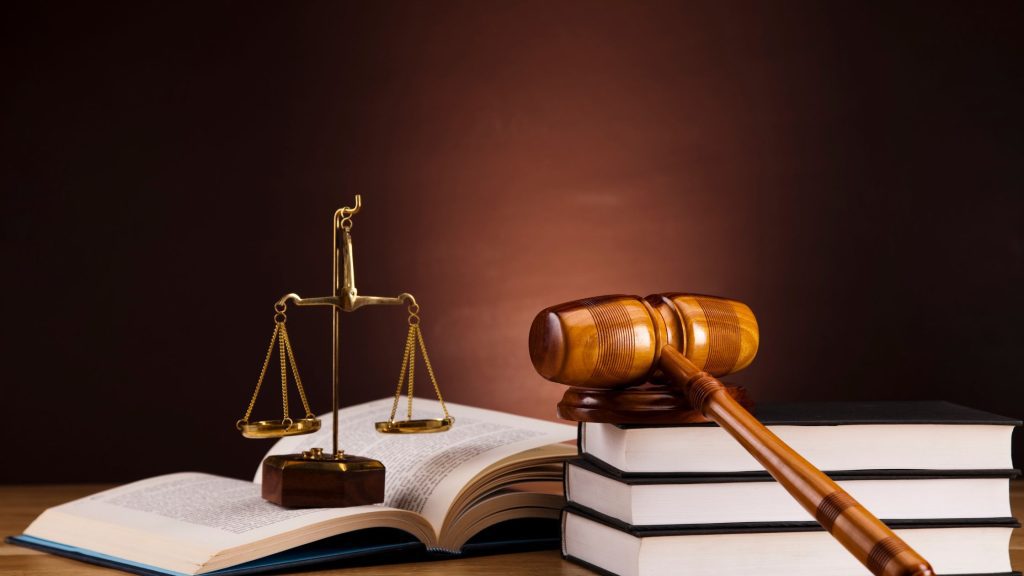 ciri-ciri orang yang cocok masuk jurusan hukum