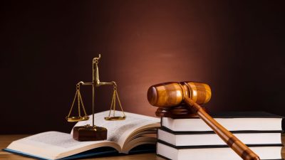 ciri-ciri orang yang cocok masuk jurusan hukum​